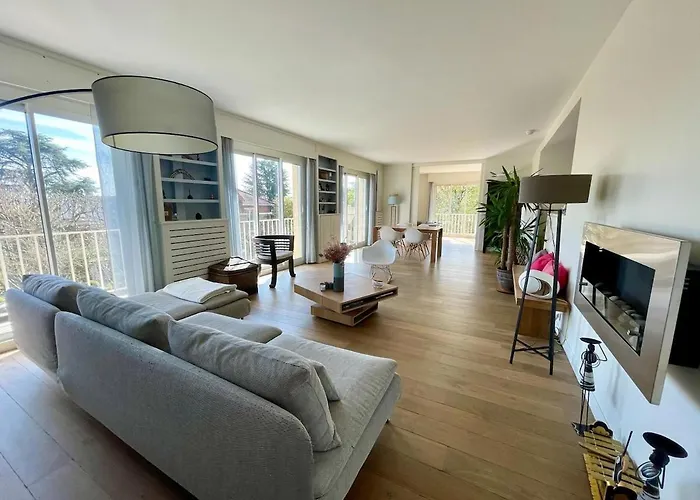 Le 155 M2 Located 15 Minutes From Paris 아파트 생클루
